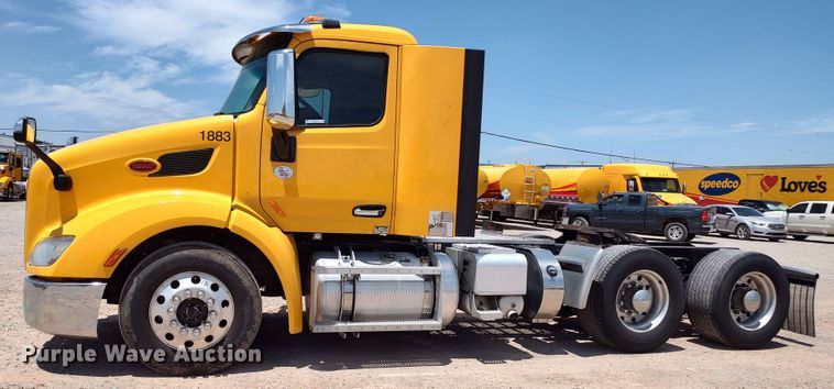 image for item LU9117 2019 Peterbilt 579  semi truck