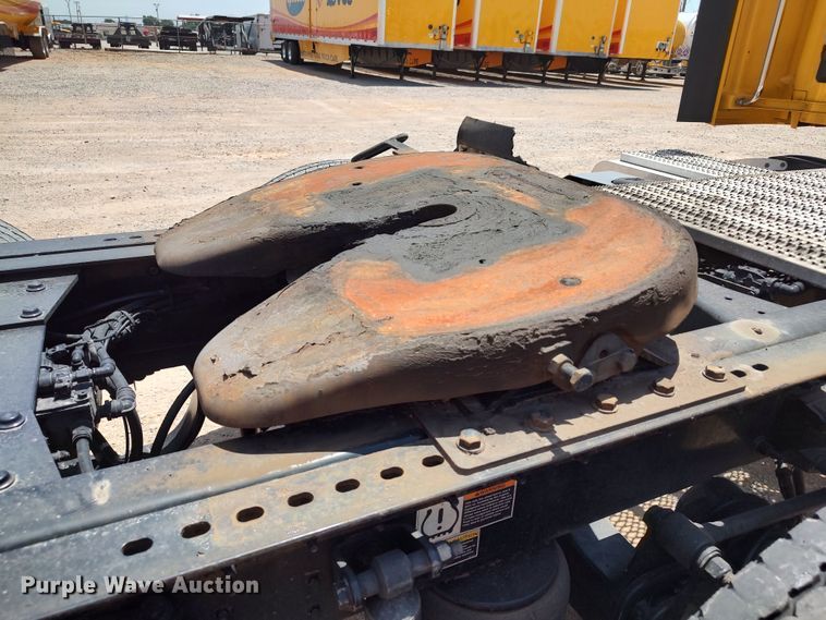 image for item LU9117 2019 Peterbilt 579  semi truck