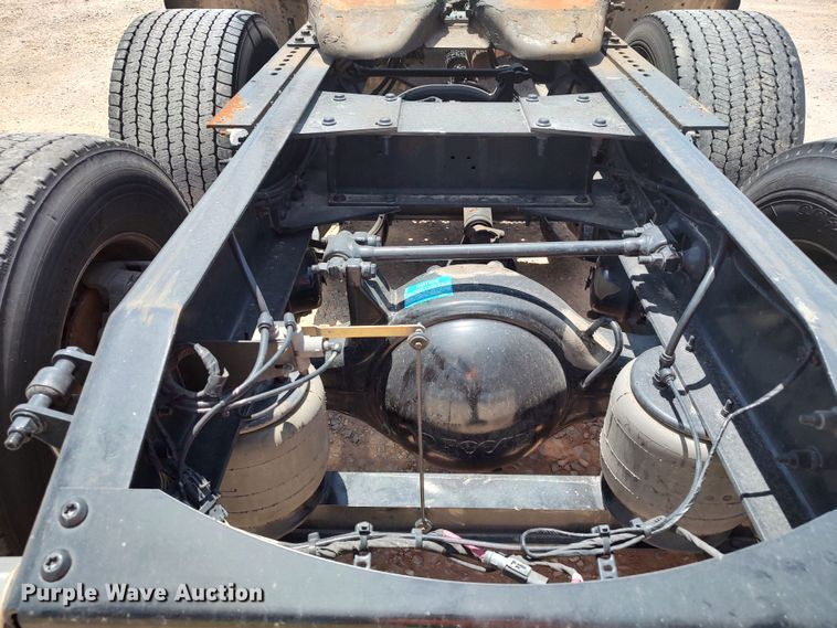 image for item LU9117 2019 Peterbilt 579  semi truck