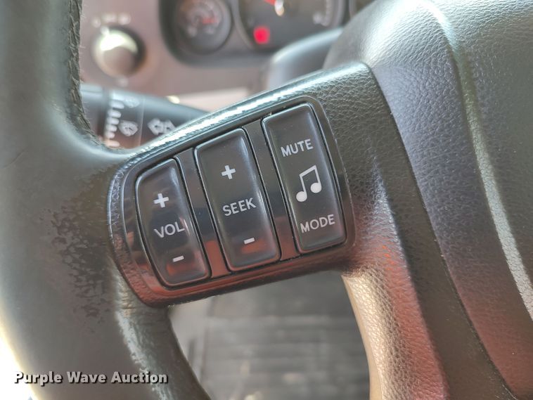 image for item LU9117 2019 Peterbilt 579  semi truck