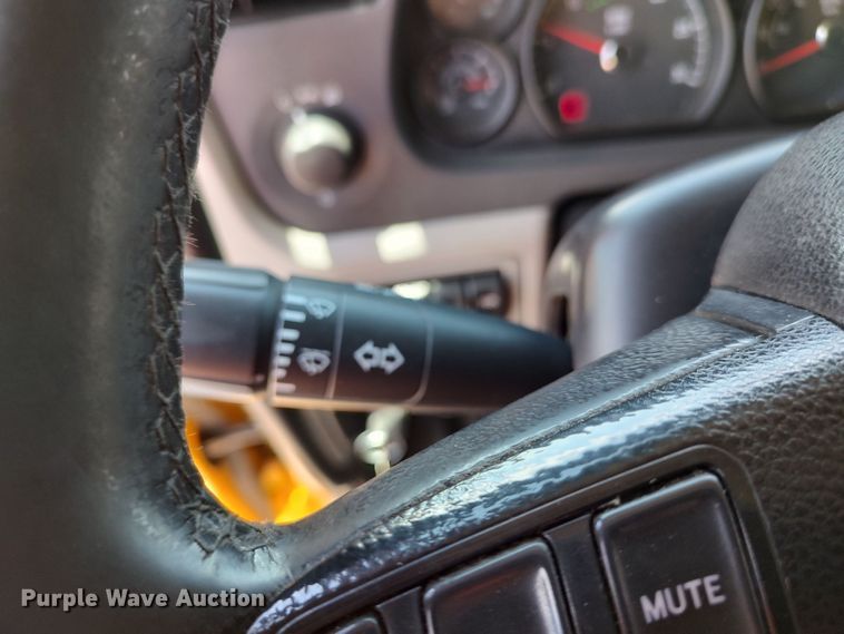 image for item LU9117 2019 Peterbilt 579  semi truck