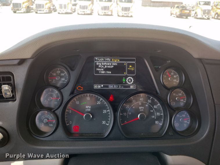 image for item LU9117 2019 Peterbilt 579  semi truck