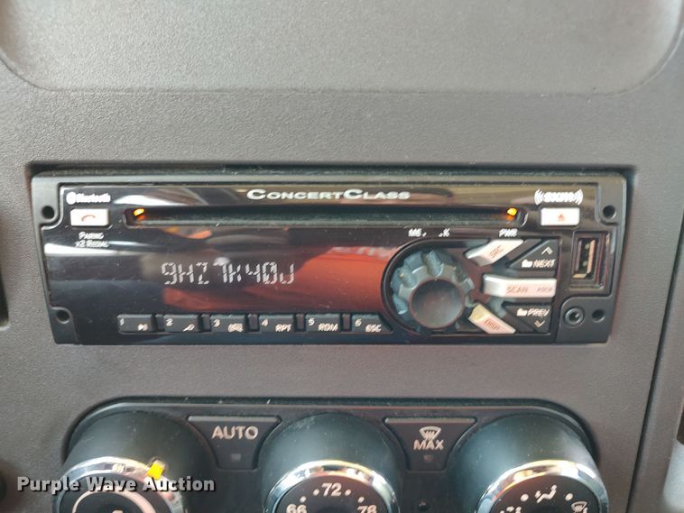 image for item LU9117 2019 Peterbilt 579  semi truck