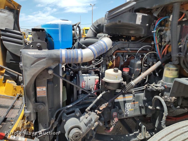 image for item LU9117 2019 Peterbilt 579  semi truck