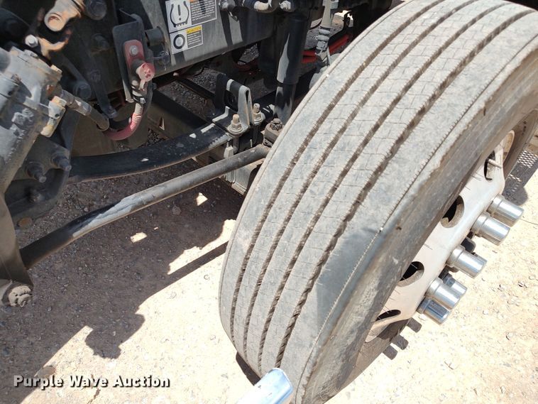 image for item LU9117 2019 Peterbilt 579  semi truck