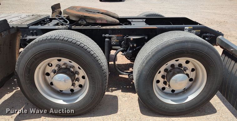 image for item LU9117 2019 Peterbilt 579  semi truck