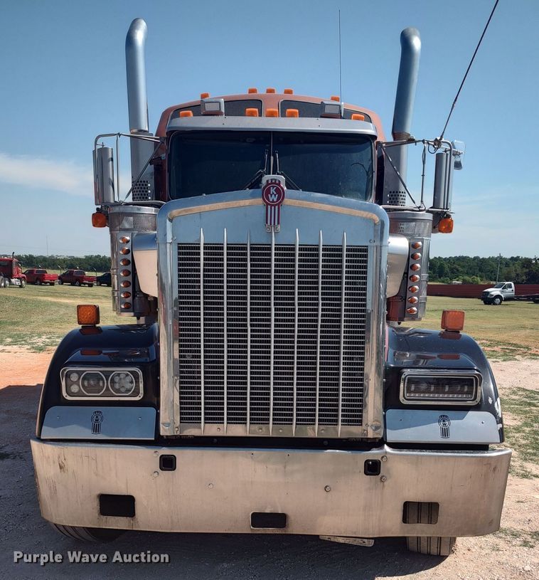 image for item LU9152 2014 Kenworth W900  semi truck