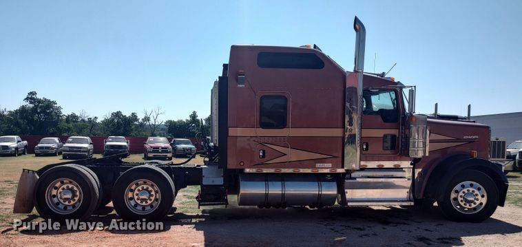 image for item LU9152 2014 Kenworth W900  semi truck