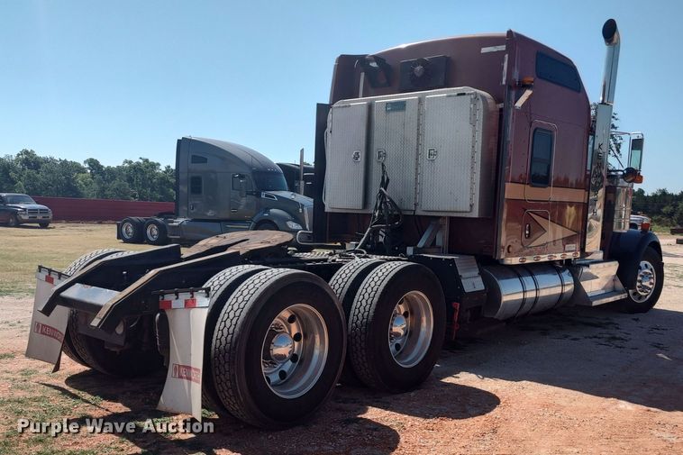 image for item LU9152 2014 Kenworth W900  semi truck