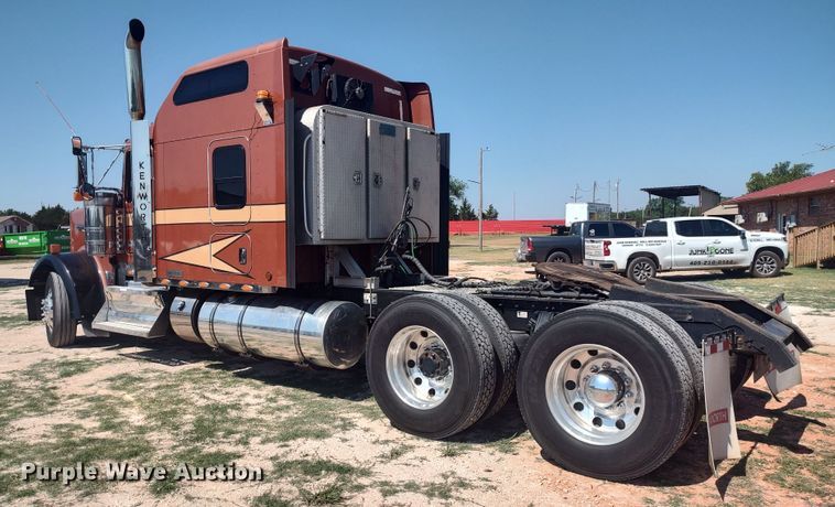 image for item LU9152 2014 Kenworth W900  semi truck