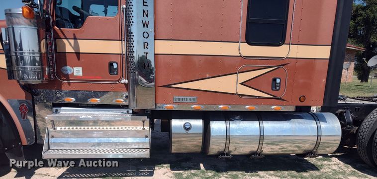 image for item LU9152 2014 Kenworth W900  semi truck