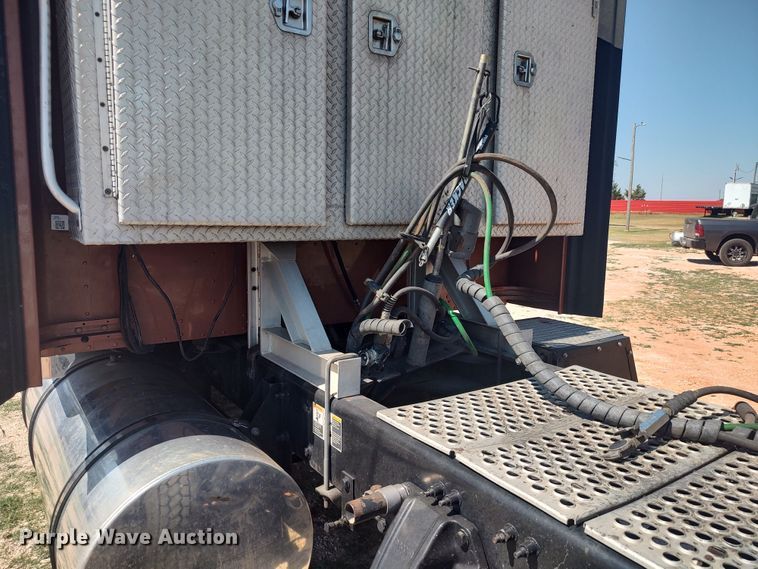 image for item LU9152 2014 Kenworth W900  semi truck