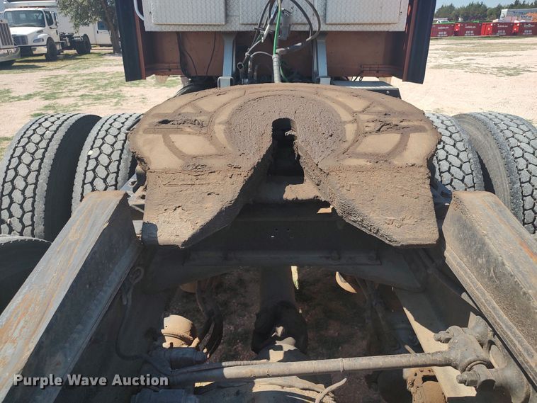 image for item LU9152 2014 Kenworth W900  semi truck