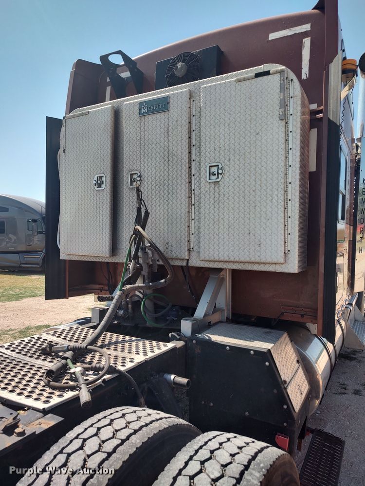 image for item LU9152 2014 Kenworth W900  semi truck