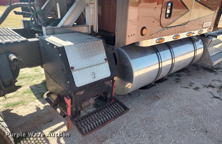 image for item LU9152 2014 Kenworth W900  semi truck