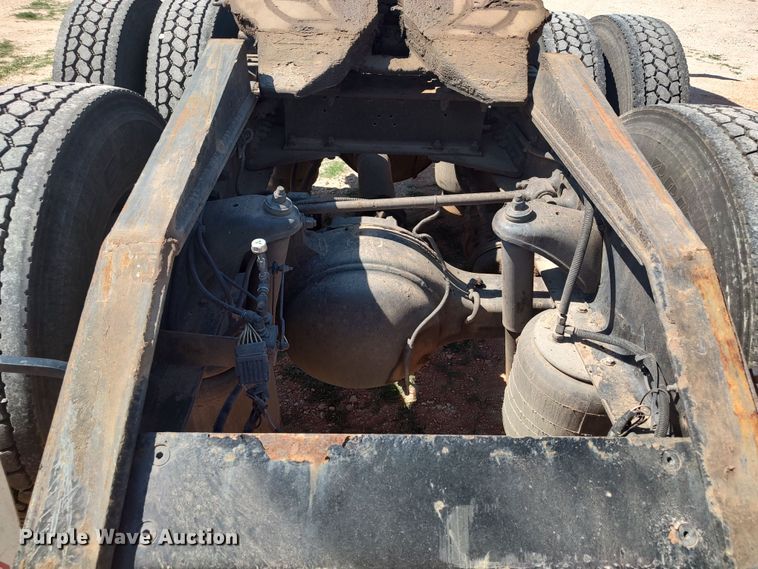 image for item LU9152 2014 Kenworth W900  semi truck