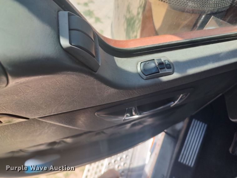 image for item LU9152 2014 Kenworth W900  semi truck