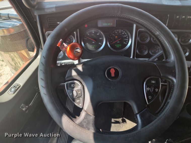 image for item LU9152 2014 Kenworth W900  semi truck