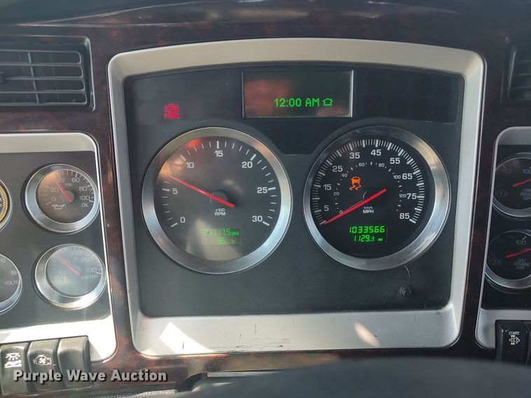 image for item LU9152 2014 Kenworth W900  semi truck