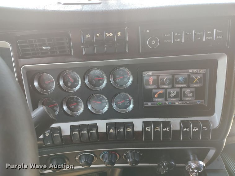 image for item LU9152 2014 Kenworth W900  semi truck