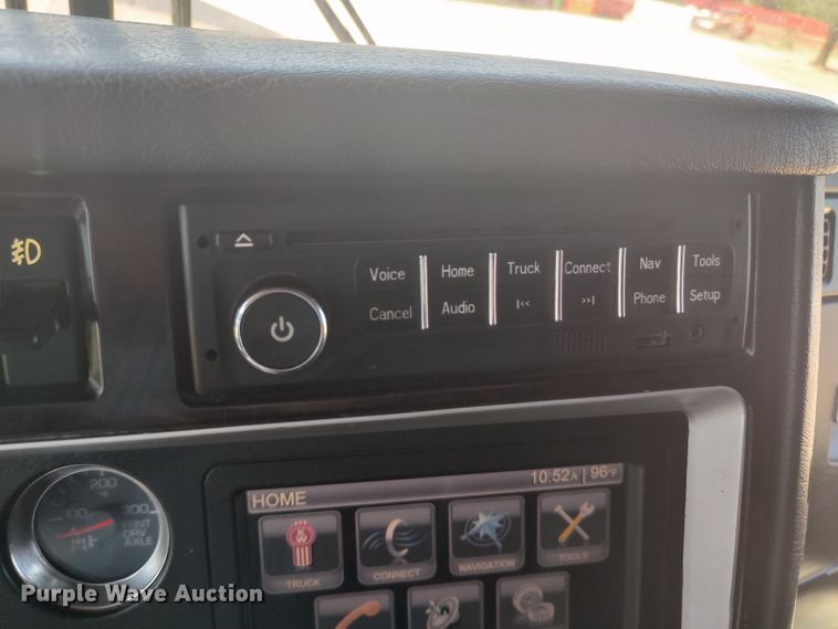 image for item LU9152 2014 Kenworth W900  semi truck