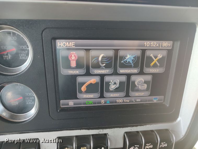 image for item LU9152 2014 Kenworth W900  semi truck