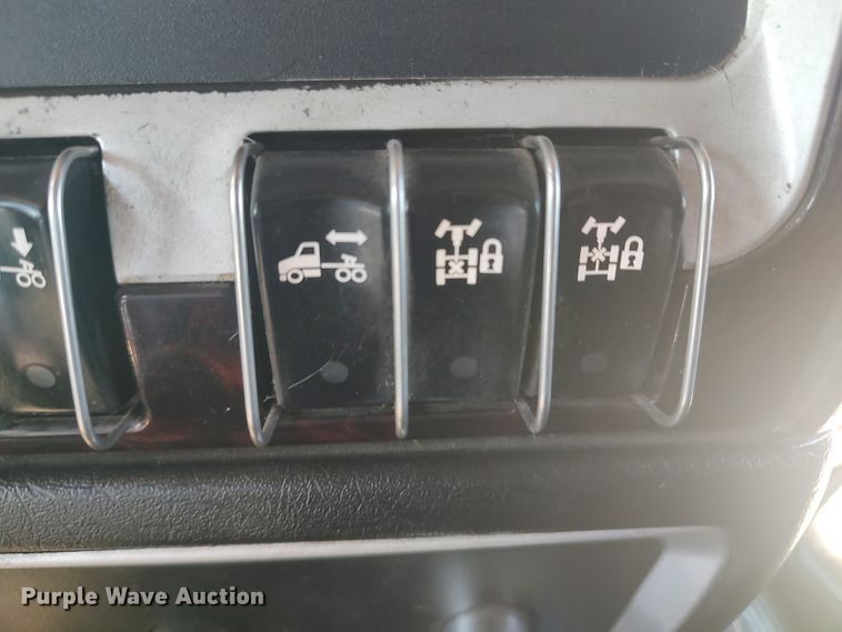 image for item LU9152 2014 Kenworth W900  semi truck