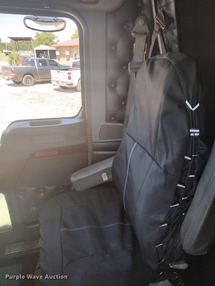 image for item LU9152 2014 Kenworth W900  semi truck