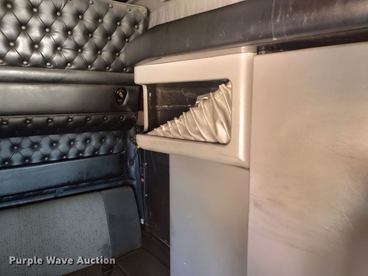 image for item LU9152 2014 Kenworth W900  semi truck