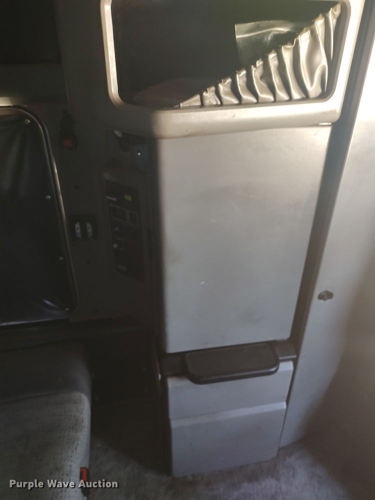 image for item LU9152 2014 Kenworth W900  semi truck