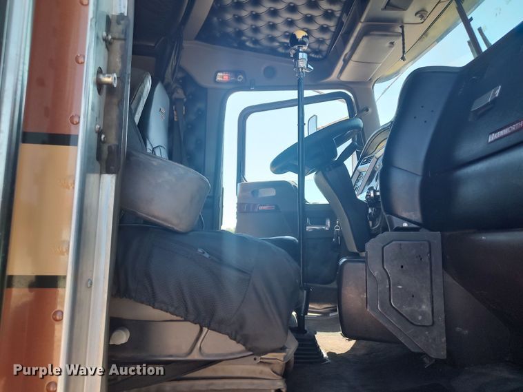 image for item LU9152 2014 Kenworth W900  semi truck