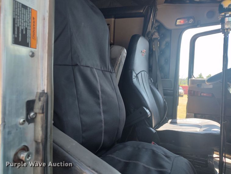 image for item LU9152 2014 Kenworth W900  semi truck