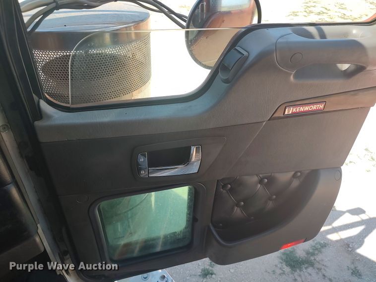 image for item LU9152 2014 Kenworth W900  semi truck