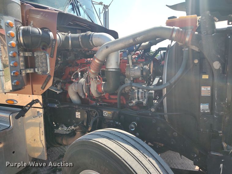 image for item LU9152 2014 Kenworth W900  semi truck