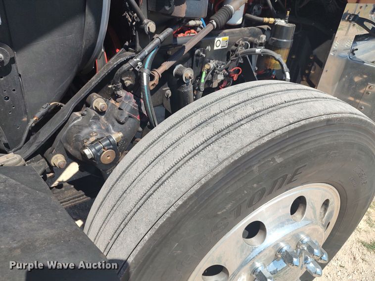 image for item LU9152 2014 Kenworth W900  semi truck