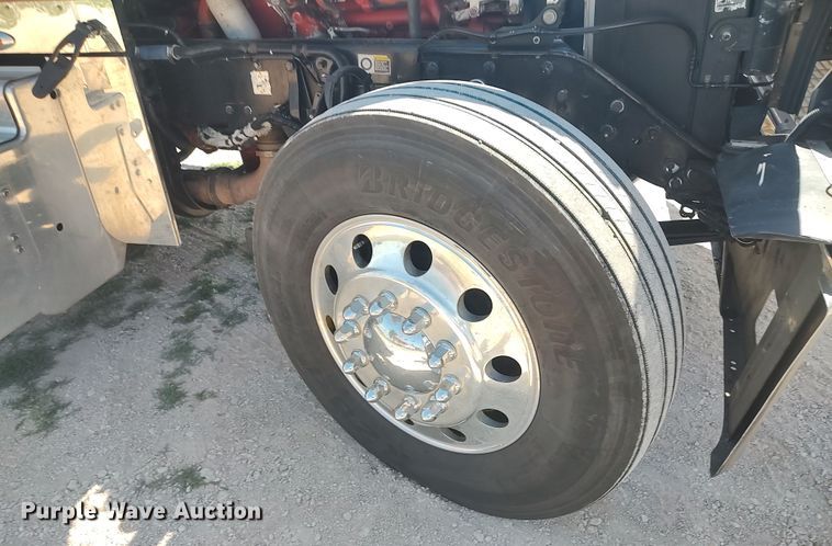 image for item LU9152 2014 Kenworth W900  semi truck