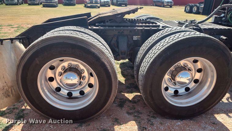 image for item LU9152 2014 Kenworth W900  semi truck