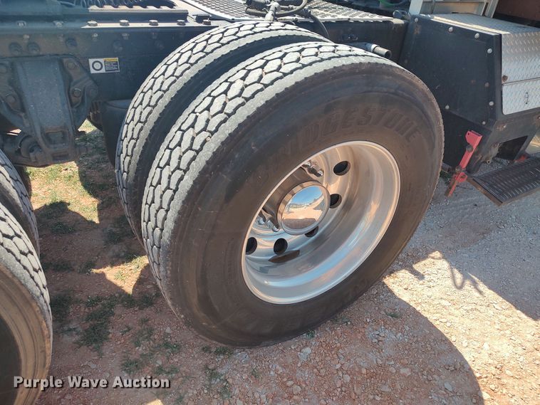 image for item LU9152 2014 Kenworth W900  semi truck