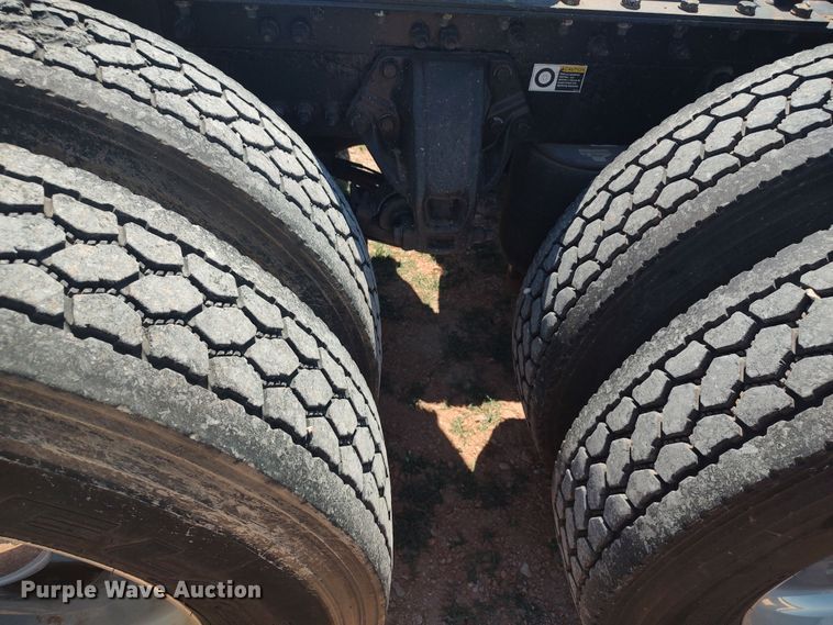 image for item LU9152 2014 Kenworth W900  semi truck