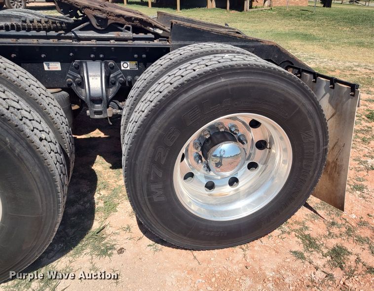 image for item LU9152 2014 Kenworth W900  semi truck