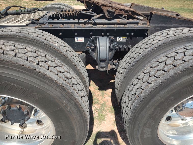 image for item LU9152 2014 Kenworth W900  semi truck