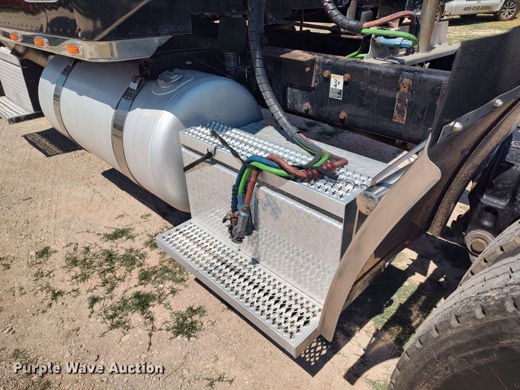 image for item LU9154 2007 Peterbilt 379  semi truck