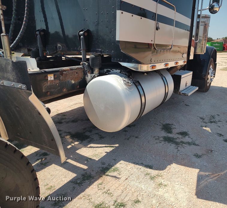 image for item LU9154 2007 Peterbilt 379  semi truck