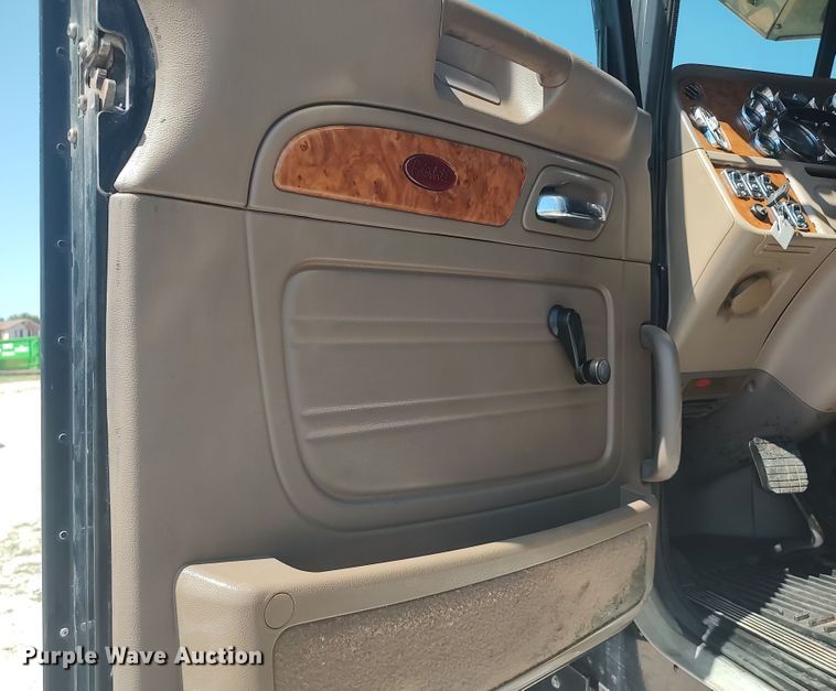 image for item LU9154 2007 Peterbilt 379  semi truck