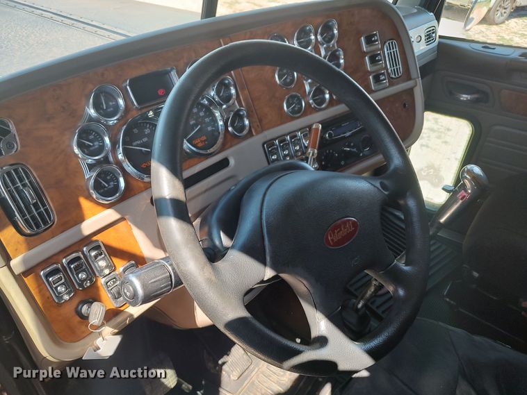 image for item LU9154 2007 Peterbilt 379  semi truck