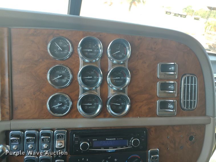 image for item LU9154 2007 Peterbilt 379  semi truck