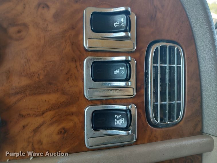 image for item LU9154 2007 Peterbilt 379  semi truck