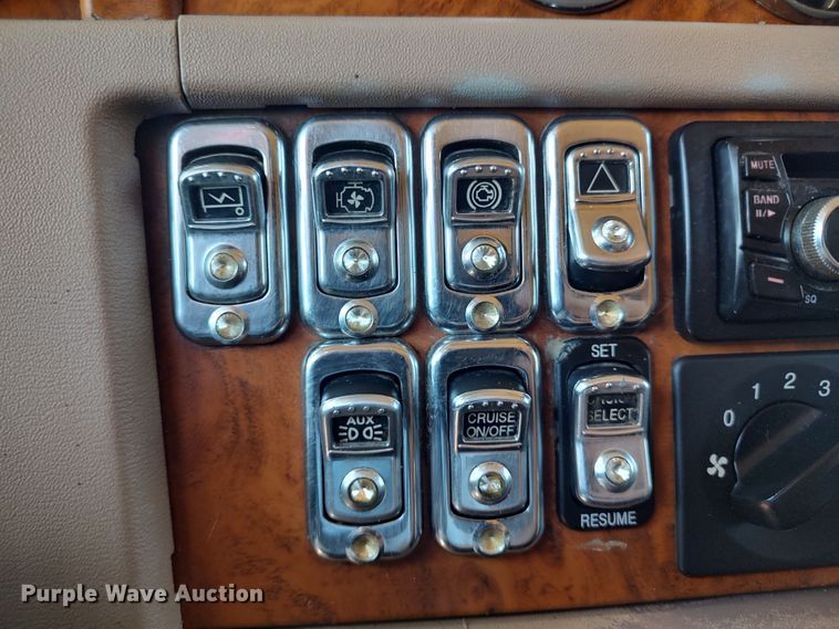 image for item LU9154 2007 Peterbilt 379  semi truck