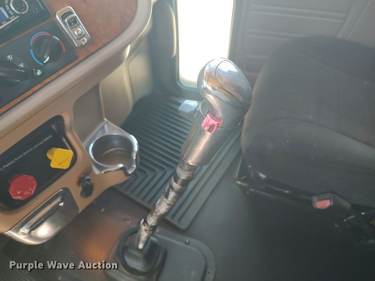 image for item LU9154 2007 Peterbilt 379  semi truck