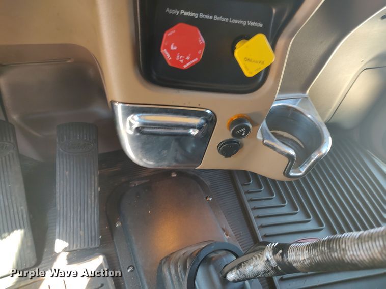 image for item LU9154 2007 Peterbilt 379  semi truck